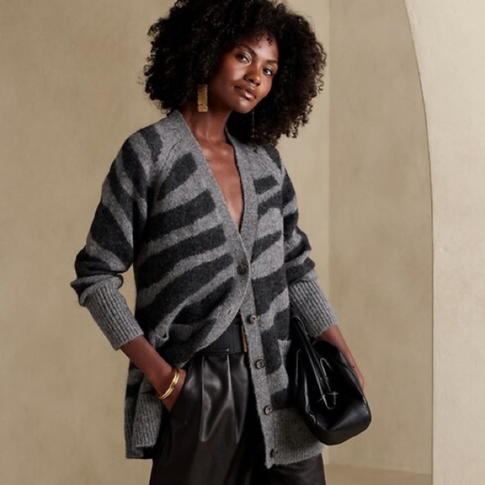 Banana Republic size Large Alpaca Blend‎ Zebra Print Cardigan Sweater Gray Black